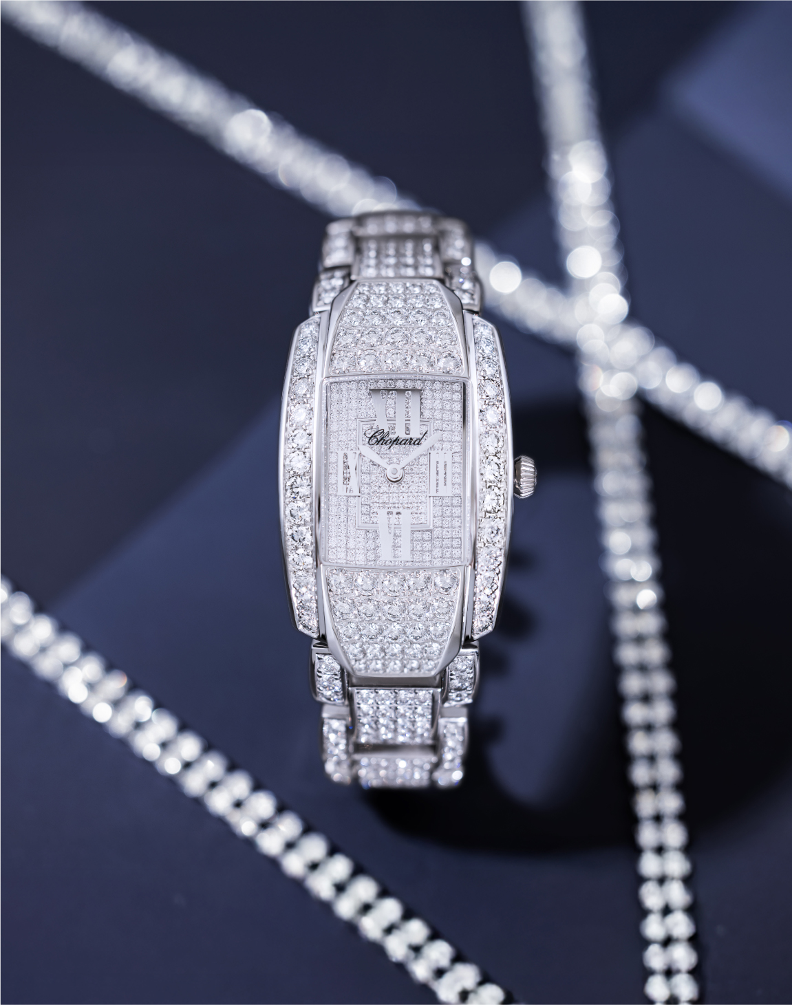 592粒のダイヤモンドの壮麗な煌めきを放つラストラーダをご紹介します。